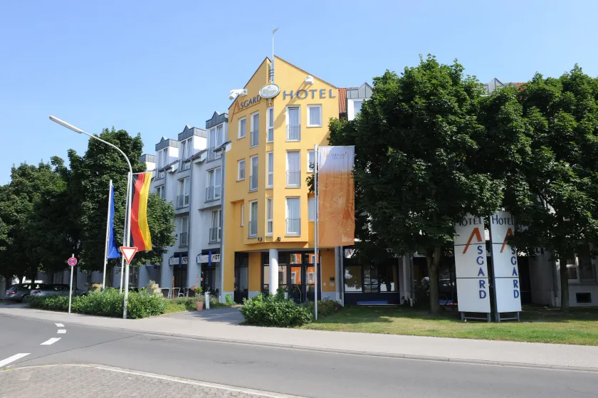 Asgard Hotel - Image 1