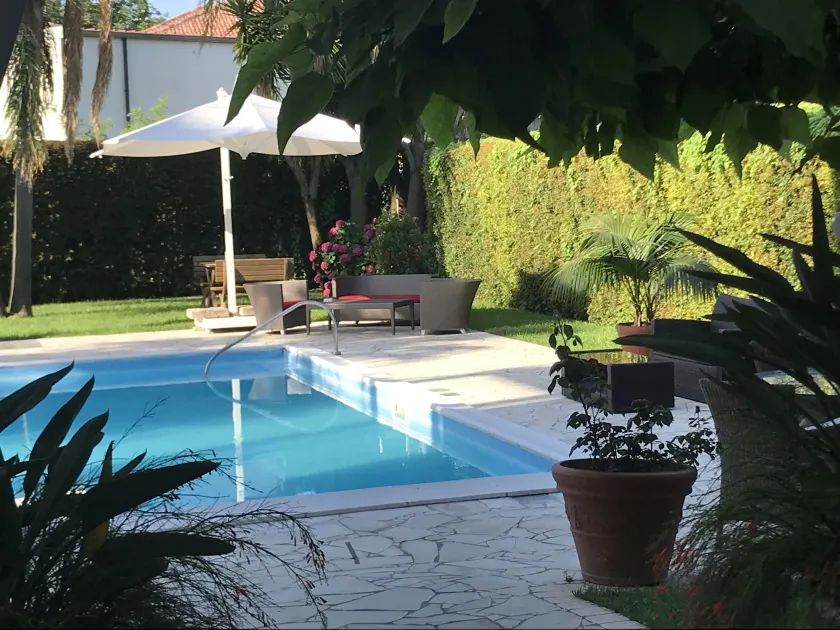 Gullo Hotel - Image 1