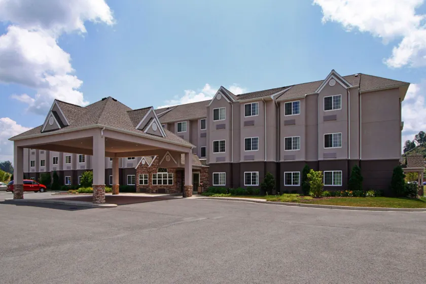 Microtel Inn & Suites by Wyndham Bridgeport - Image 1
