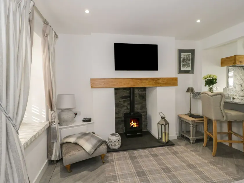9 Chapel Street - Image 1