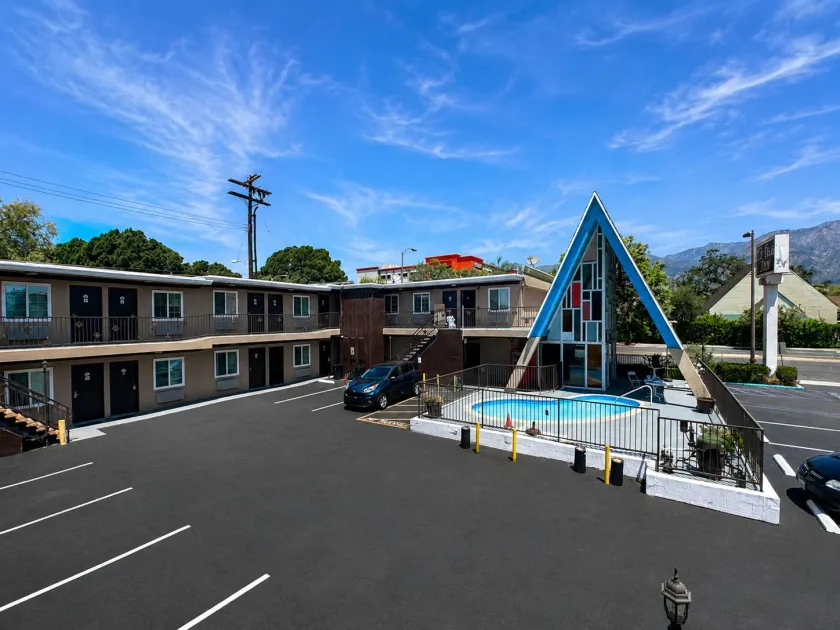 La Casa Inn - Image 1