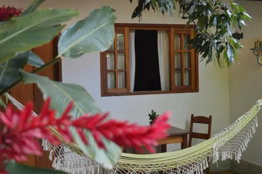 Pouse no Jardim - Image 1