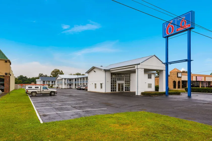 Motel 6-Alexandria, LA - South - Image 1