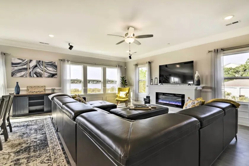 Waterfront Paradise w/ Deck ~ 1/2 Mi to Beach - Image 1