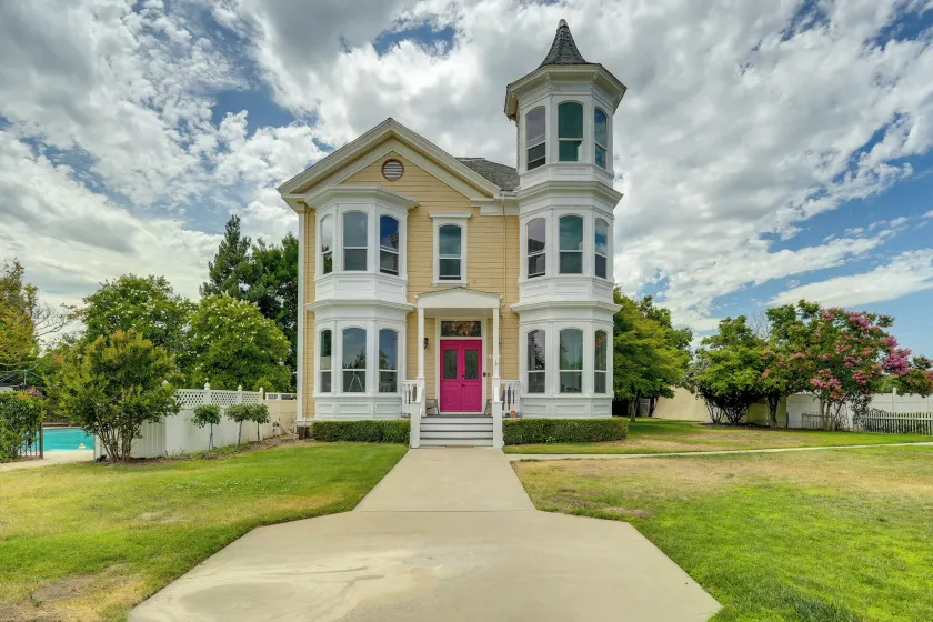 Modesto Mansion on 2 Acres - Great for Families! - Image 1