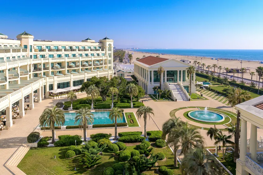 Las Arenas Balneario Resort - Image 1