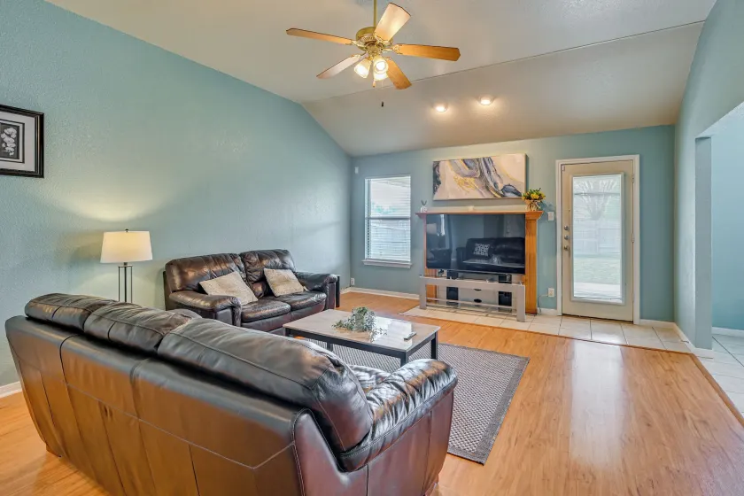 8 Mi to Fort Hood! Family Home w/ Patio & Yard - Image 1
