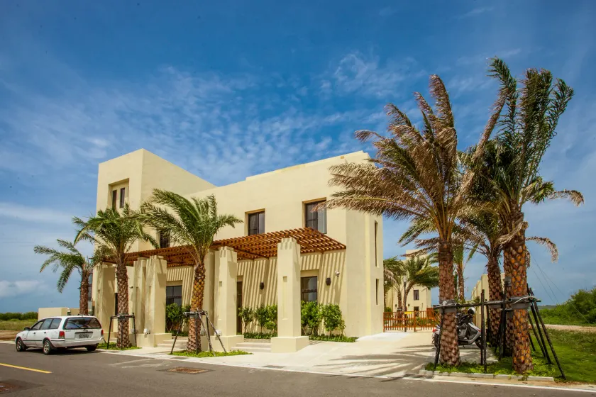 Oasis Hotel - Image 1