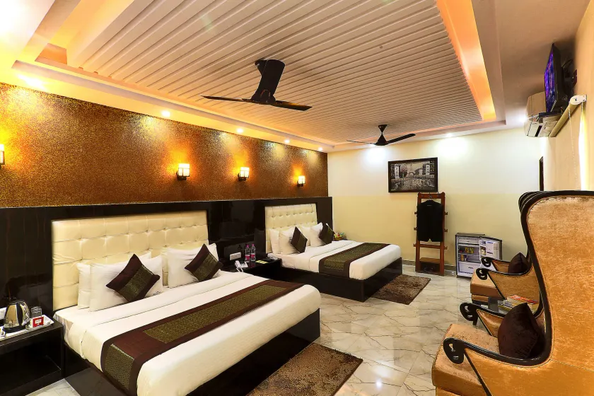 Airport Inn - Image 1