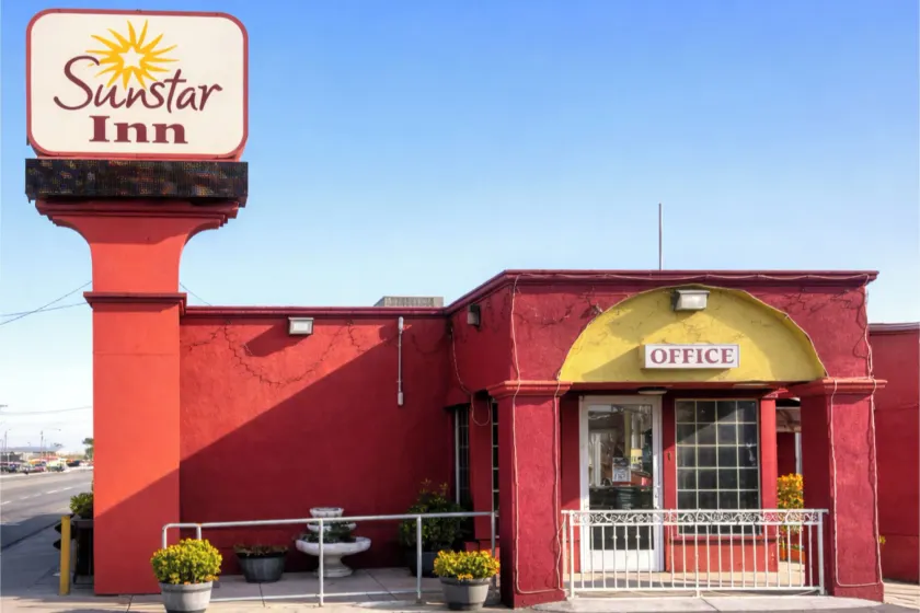 Sunstar Inn Los Banos near I-5 - Image 1