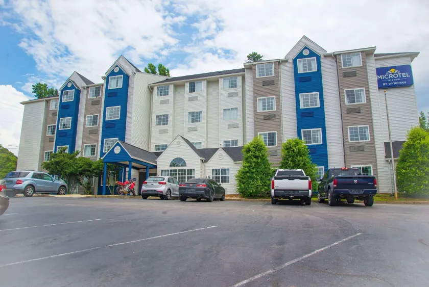 Microtel Inn & Suites by Wyndham Daphne - Image 1