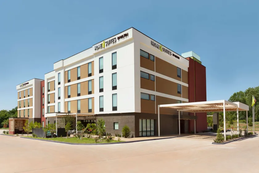 Home2Suites by Hilton Edmond - Image 1