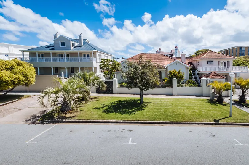 First Avenue Guesthouse - Image 1