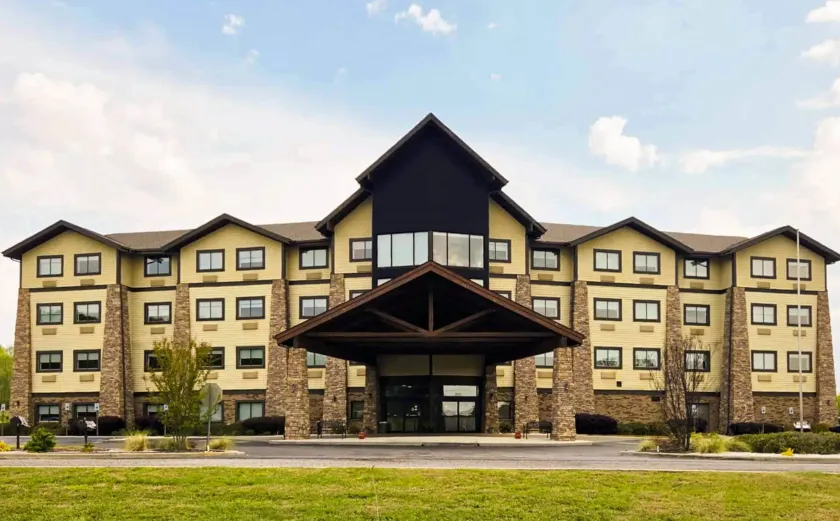 Comfort Inn & Suites Near Lake Guntersville - Image 1