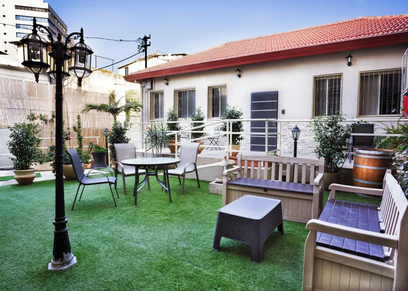 Talpiot Garden Studios by Loui - Image 1