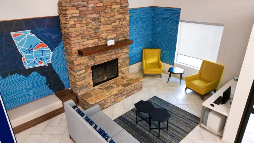 Holiday Inn Express & Suites Hiawassee by IHG - Sitzecke in der Lobby