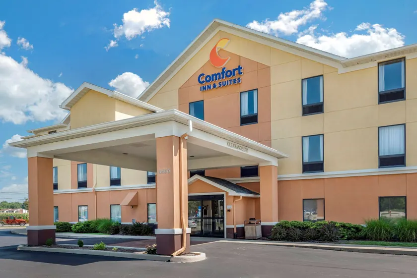 Comfort Inn & Suites Muncie Near University - Image 1