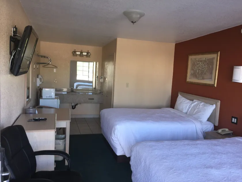 Desert Inn - Image 1