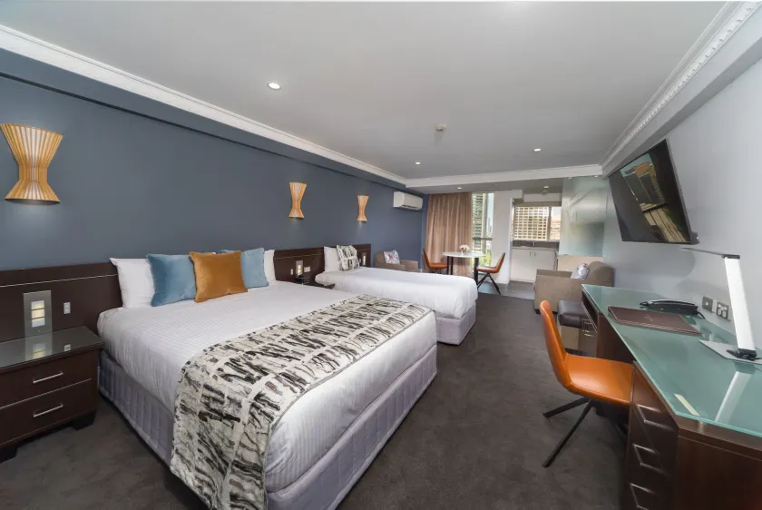 Hyde Park Inn - Image 1