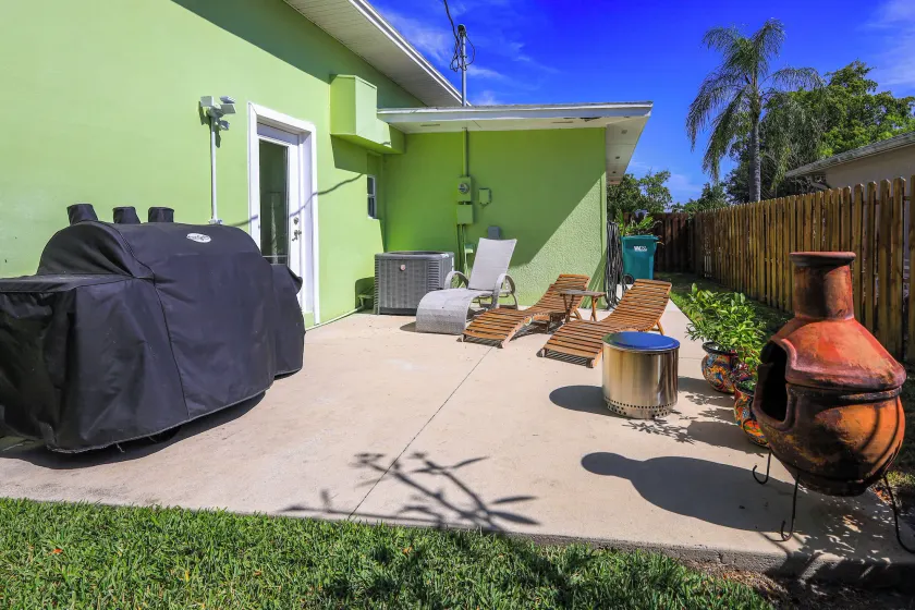 Tropical Naples Home Rental w/ Yard Near Beaches! - Intérieur