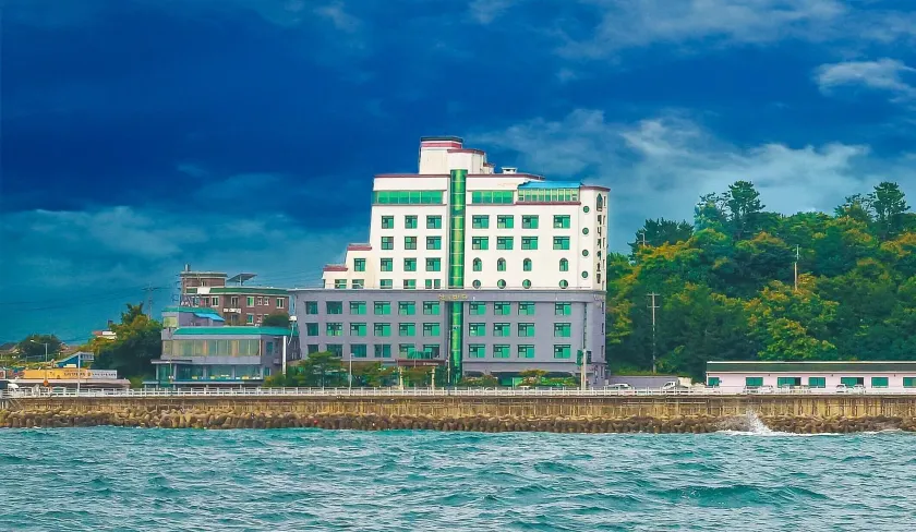 Benikea Mountain and Sea Daepo Port - Image 1