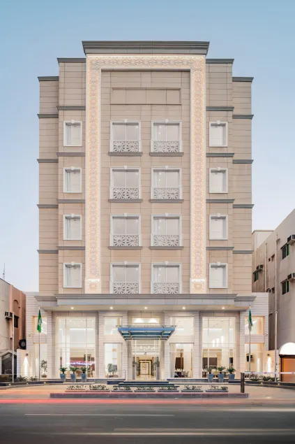 فندق قمر جدة Qamar Hotel Jeddah - Image 1