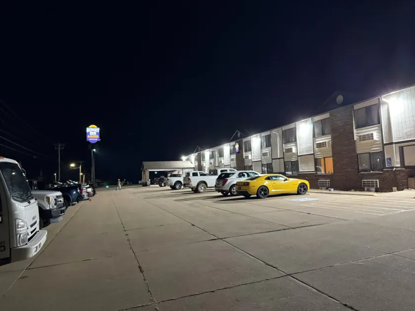 Budget inn & Suites - Image 1