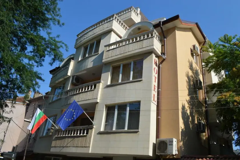 Bon Bon Hotel - Image 1