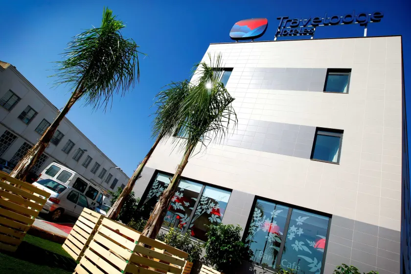 Travelodge Valencia Aeropuerto - Image 1