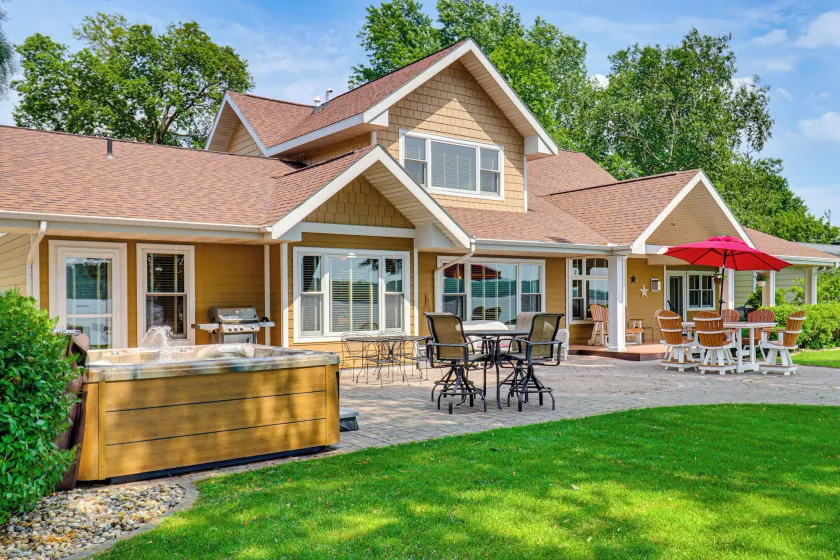 Private Dock & Hot Tub! Big Stone Lake Getaway - Image 1