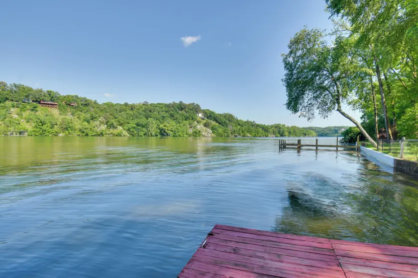 Deck, Dock & Resort Amenities: Home in Hot Springs - Chambre