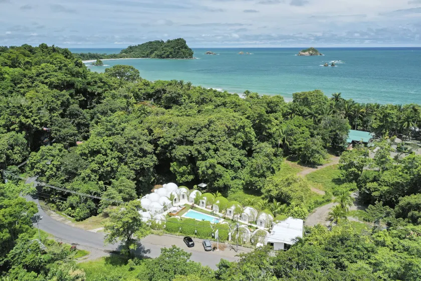Igloo Beach Lodge - Image 1
