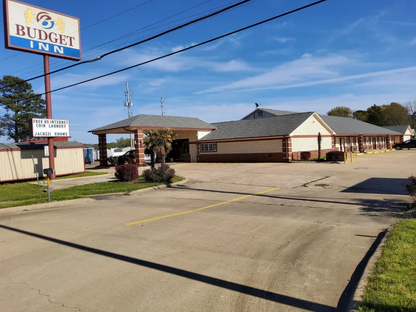 Budget inn - Image 1