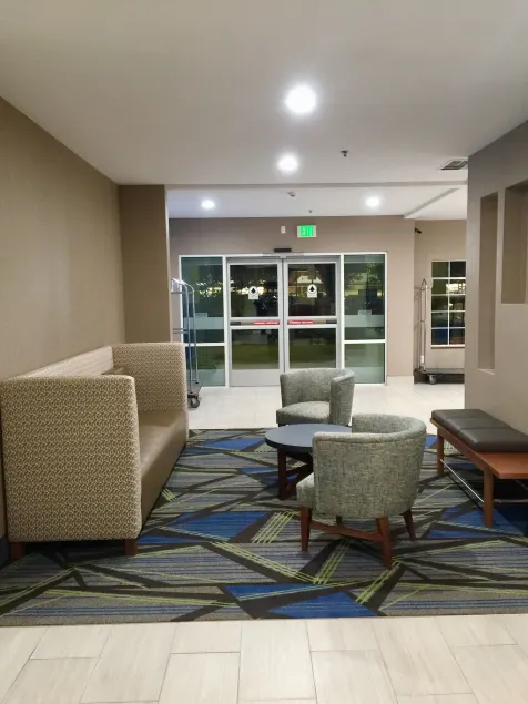 Holiday Inn Express & Suites - Tulare by IHG - Lobby