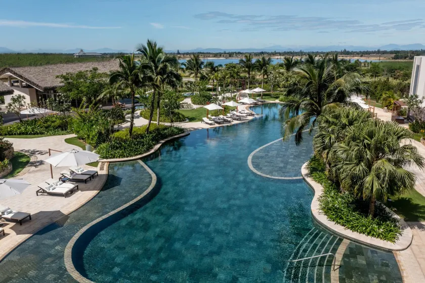 New World Hoiana Hotel - Image 1