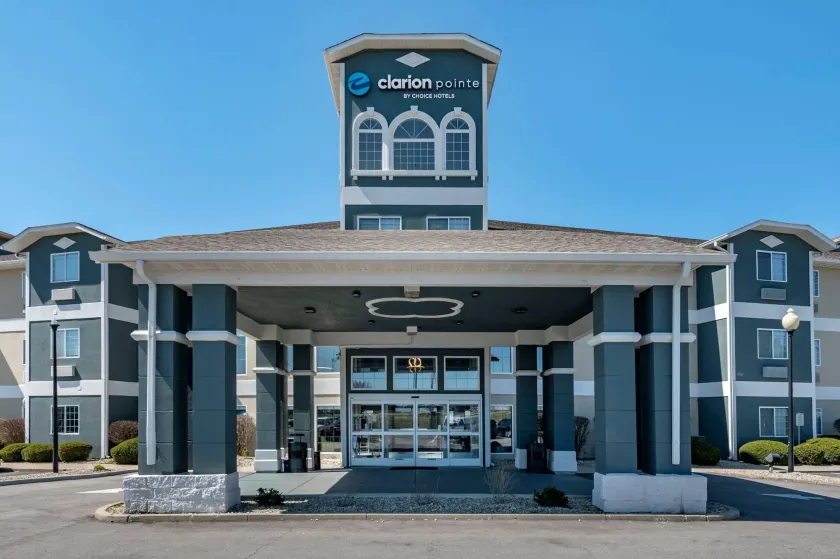 Clarion Pointe Indianapolis Airport - Image 1