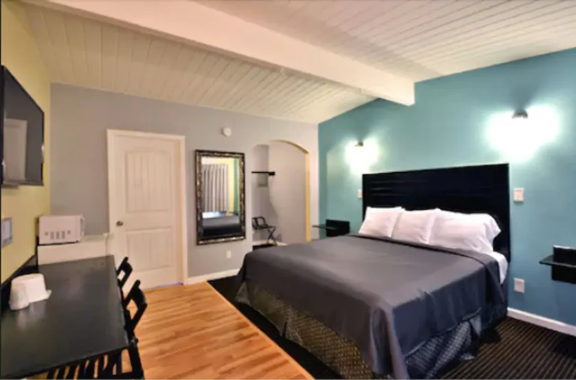 Lodge at 32nd - Image 1