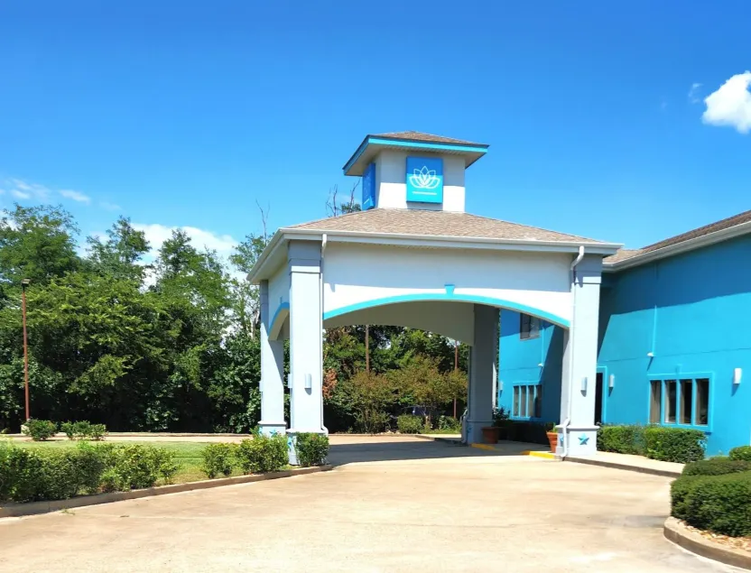Hotel Blue Fairfield TX - Image 1