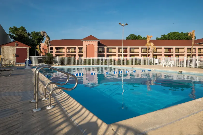 Red Roof Inn Virginia Beach-Norfolk Airport - Image 1