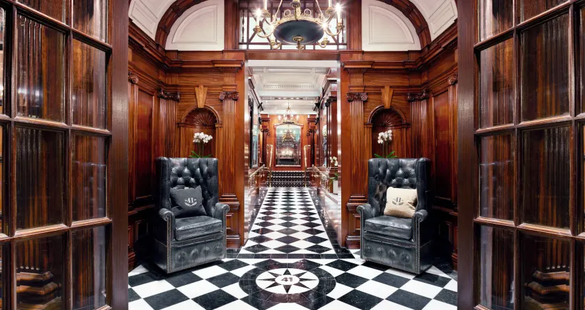 41 - Lobby