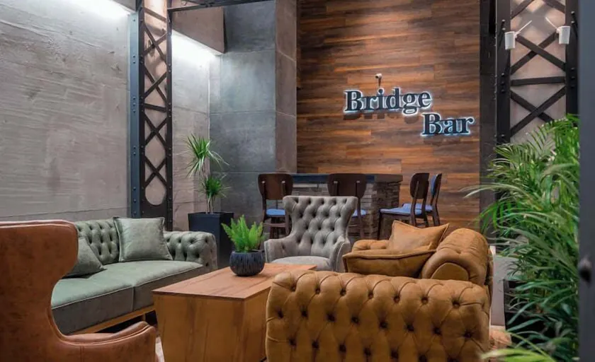 Bridge Hotel - Image 1