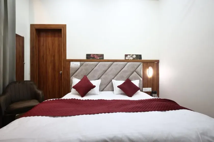 Om divine hotel - Image 1