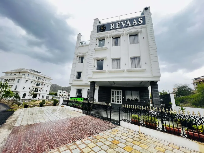 Revaas Pure Veg Lake View Hotel - Image 1