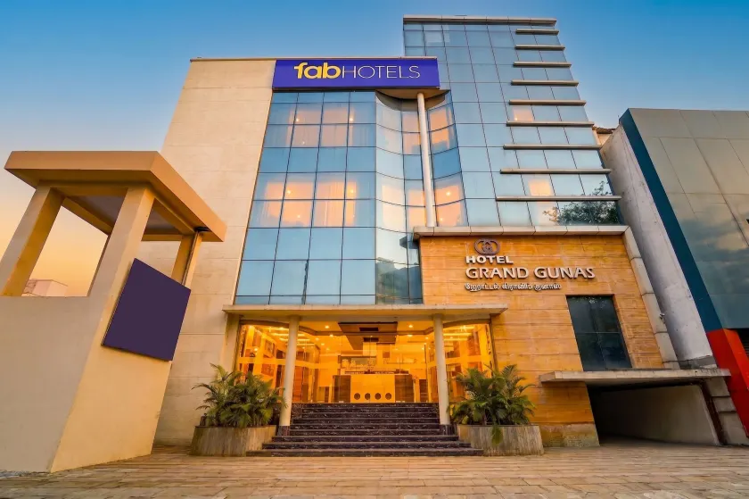 FabHotel Grand Gunas - Image 1