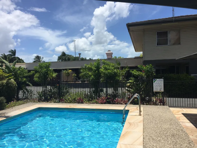 Country Plaza Motor Inn - Image 1