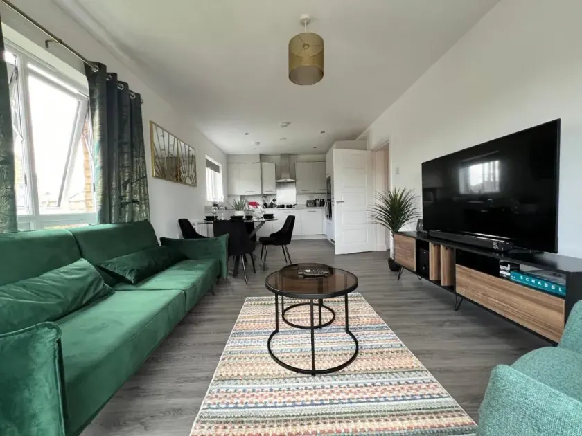 Modern 2 bedroom apartment - Image 1