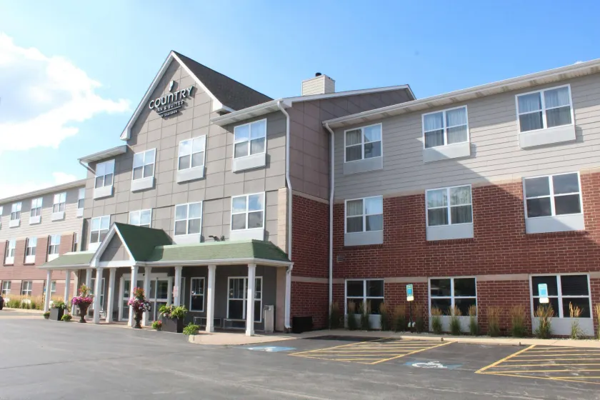 Country Inn & Suites by Radisson, Crystal Lake, IL - Image 1