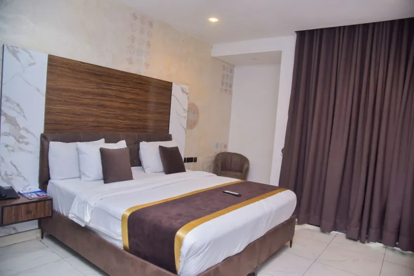 Formula 2 Hotels and Suites - Image 1