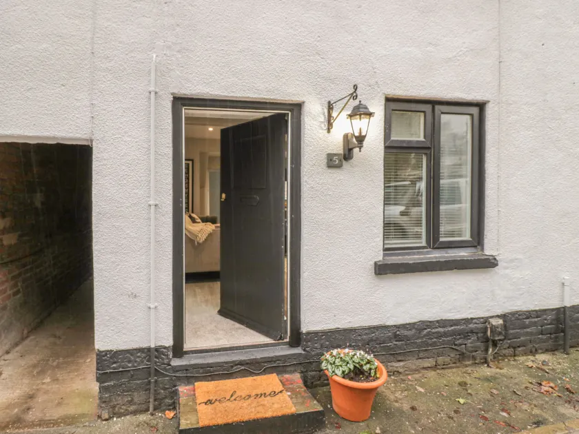 5 Coley Lane - Image 1
