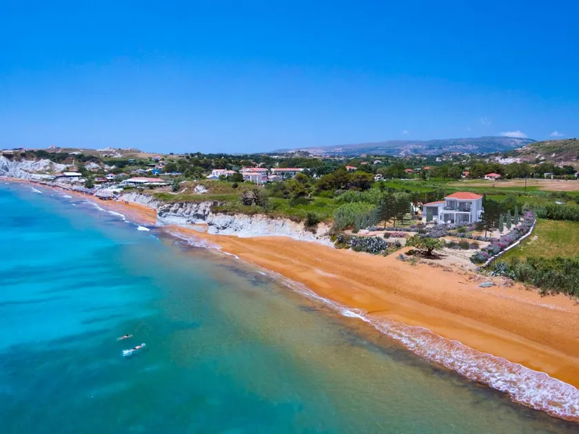 Grand Blue Beach Apartments & Suites - Image 1